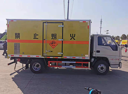 西秀爆破器材运输车技术升级与安全合规新趋势